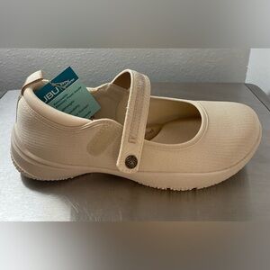 JBU.. WOMENS Cream Mary Jane Shoes